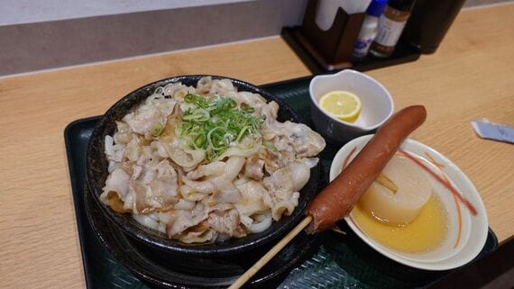 焼き塩豚カルビの半割レモンぶっかけ