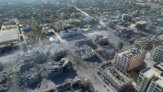 空爆を受けたガザの街