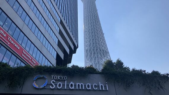 東京スカイツリーとフードコート