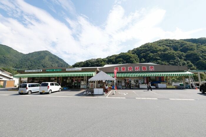 高梁市にある「高梁グリーンセンター」 青果物のほか日用