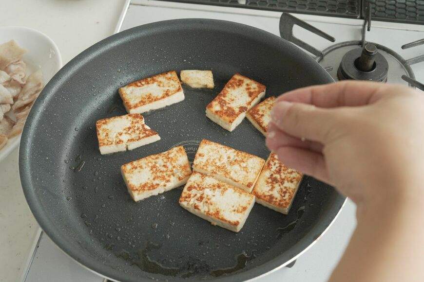 豆腐を炒める