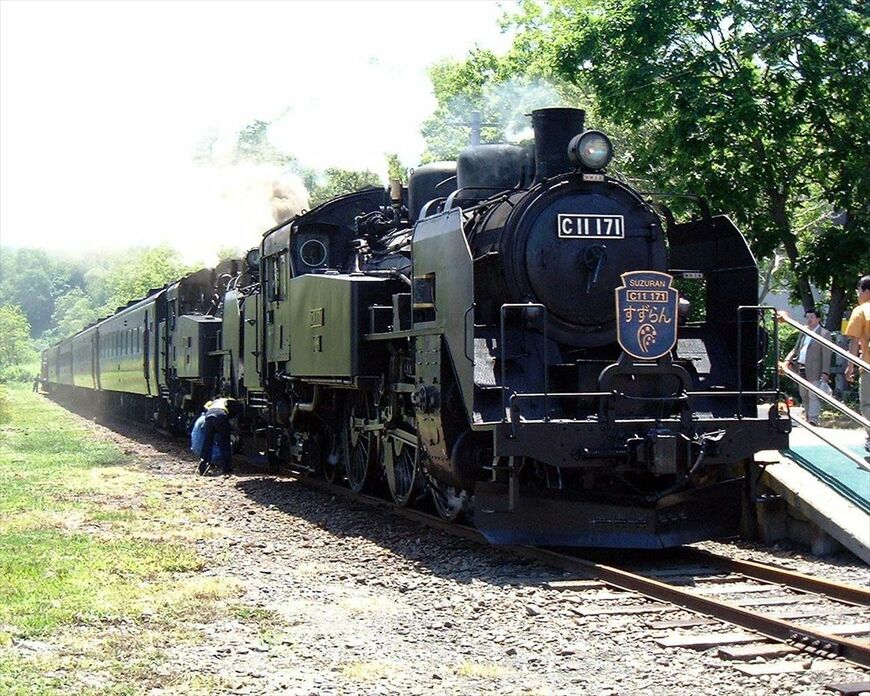 留萌本線の「SLすずらん号」が終点の増毛に到着。この駅も2016年の増毛―留萌間廃線で消えた（撮影：南正時）