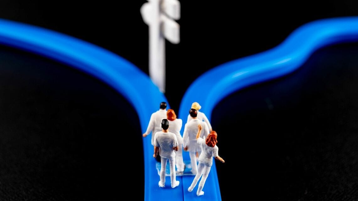 現代医療を選択せず、科学的根拠のない怪しげな「代替医療」にハマってしまう理由はなぜなのか（写真：zaksmile／PIXTA）