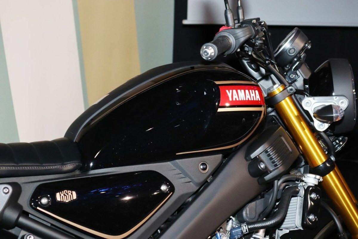 名車｢RZ250｣を感じるカラーに注目…ヤマハの新作ネオレトロバイク｢XSR155｣が排気量を125ccから30cc増やした理由 | ライフ | 東洋経済オンライン