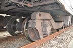4つの穴は車輪を清掃する装置の取り付け跡だ
