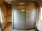 改造して車いす対応トイレを設置した車両もある