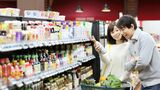 安心安全な商品を選ぶ際の視点や、家計の負担にならないよう日々の食卓を豊かにする方法を紹介します。写真と本文は関係ありません（写真：IYO／PIXTA）