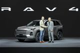 新型RAV4ワールドプレミアの様子（写真：トヨタ自動車）