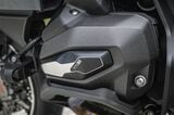 水冷4ストローク水平対向2気筒DOHC 4バルブ1300ccエンジン。排気量を広げてビッグボア×ショートストローク化、R1300GSやR1300Rと同じ最高出力145ps/7750rpm、最大トルク149N・m/6500rpmを発揮（写真：BMW MOTORRAD）