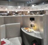 半個室の座席。人目を気にせず食事できた（筆者撮影）