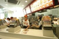 【産業天気図・外食】消費者の買い控えで高級業態が大苦戦。今期業績も再減額続出で引き続き雨模様