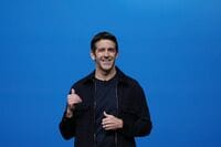 アップルが初の折り畳み式iPhone｢Duo｣を発表…日本での価格は36万4800円から