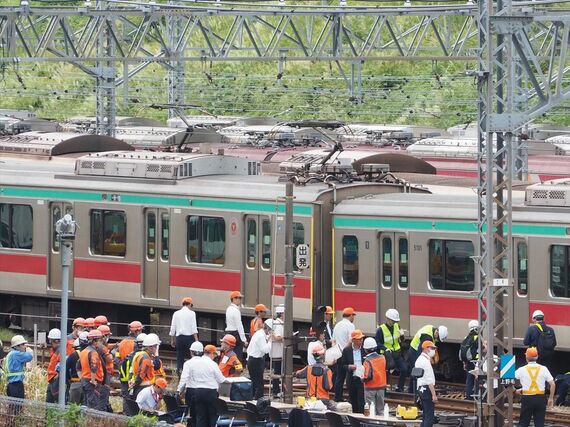 東急田園都市線 衝突して脱線した回送列車