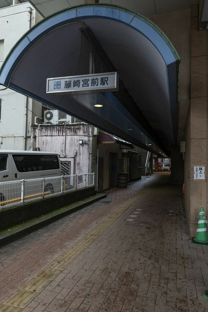 藤崎宮前駅はビルの奥まったところにある