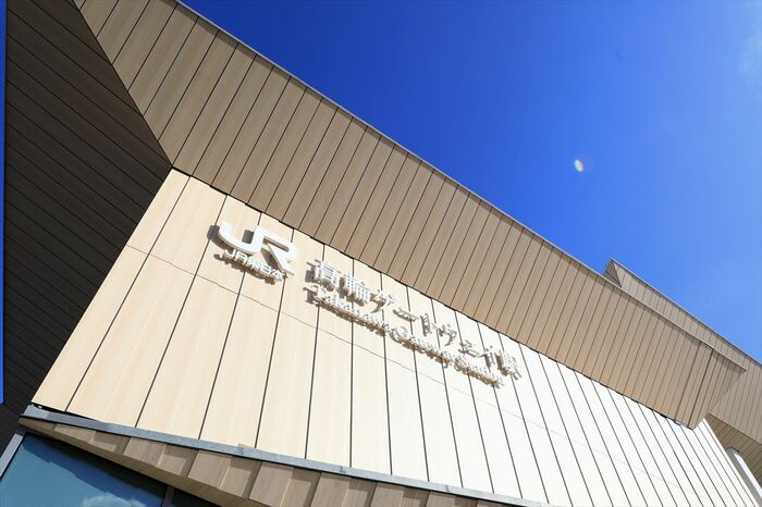 さまざまな部分に木材を活用した駅舎