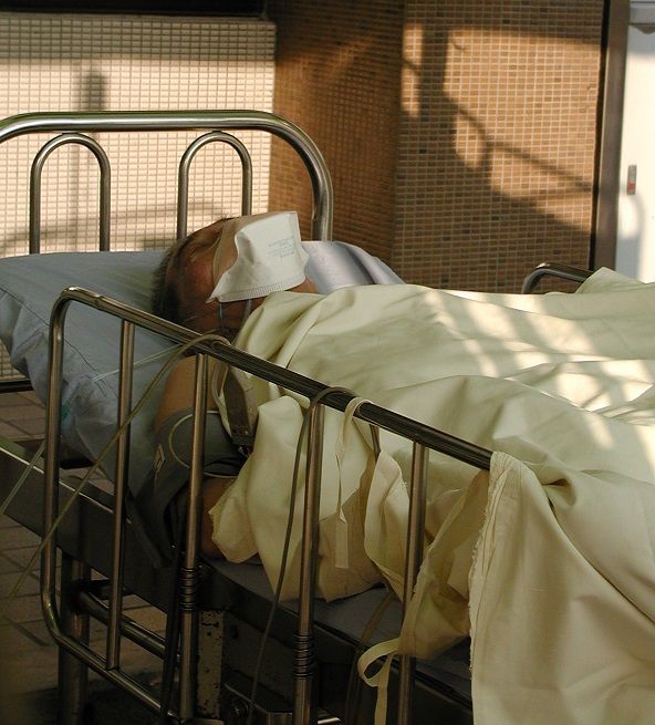 SARS流行時では、病院内に収容しきれず院外で命を落とした患者も少なくなかった（2003年、筆者撮影）