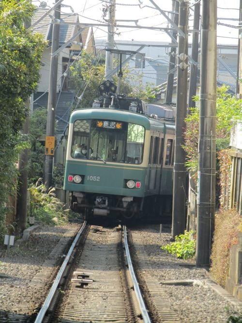 江ノ電1000形1002編成（筆者撮影）