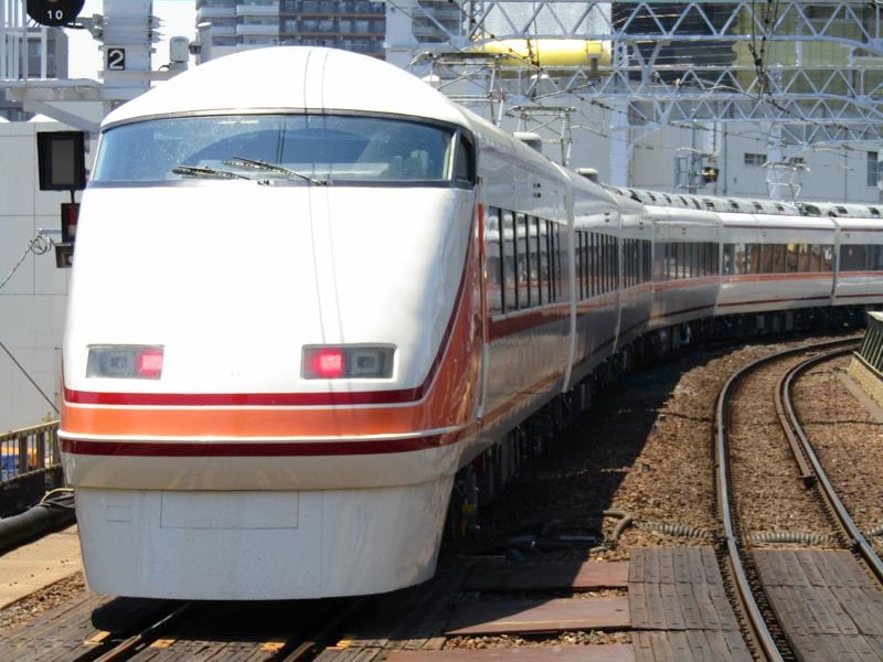100系 デビュー当時のカラーリング塗装 (とうきょうスカイツリー)（筆者撮影）