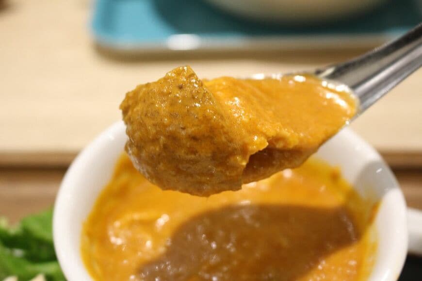 具が大きくて大満足のココナッツカレー（筆者撮影）