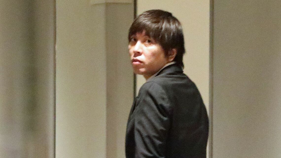 出廷後、保釈金を支払い釈放された水原元通訳