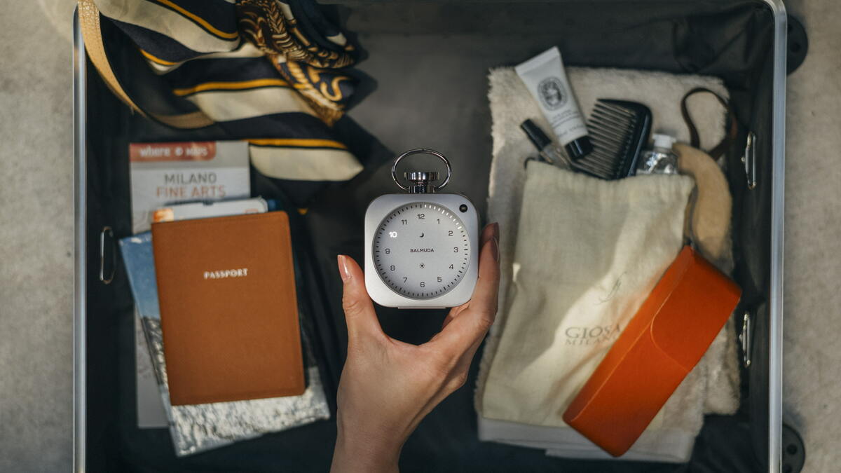 バッテリー24時間｣で批判されたバルミューダ｢The Clock｣､便利さでは