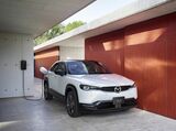 初のEV「MX-30 EV」を2021年にアメリカで発売したが、販売台数は累計でも1000台に満たない。写真の車両は国内仕様（写真：マツダ）