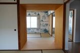 襖がユニークな部屋