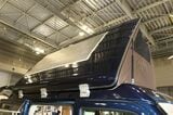 東京キャンピングカーショー2022に出展されていたスマイルファクトリーの「オフタイムトラベラー2ポップアップルーフ」（筆者撮影）