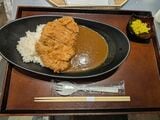 箸が紙でまとめられているタイプで、何となくテンションがアガる（筆者撮影）
