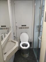 共用のトイレとシャワー。清潔感があった（筆者撮影）