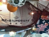 「鶴亀食堂」の店内には、船員さんを包み込むようなディスプレーも（筆者撮影）