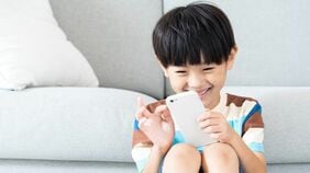 ｢スマホばかりで本を開こうともしない｣子の知的好奇心を刺激する本を東大卒業生が紹介！｢ショート動画より面白い｣3冊