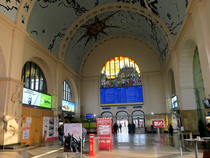 ルクセンブルク中央駅の駅舎内