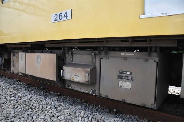 クーラーなどの電源を供給するSIV装置