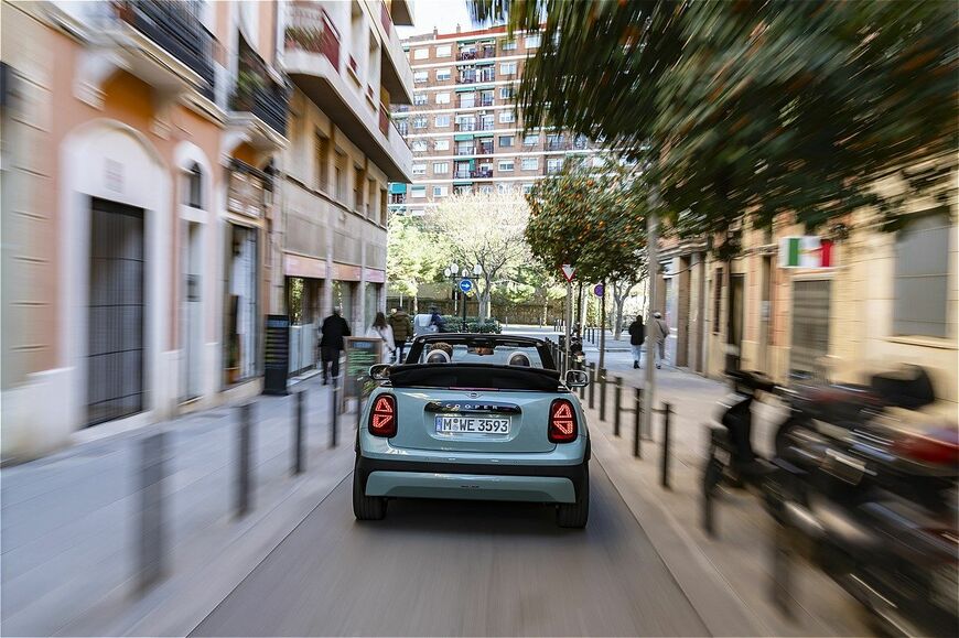 MINI（ミニ）の新型「ミニ・クーパー・コンバーチブルS」（写真：MINI）