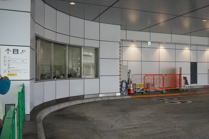 バスタ新宿4階にある「管制室」。バスタに入るバスの発着を一手にコントロール（筆者撮影）