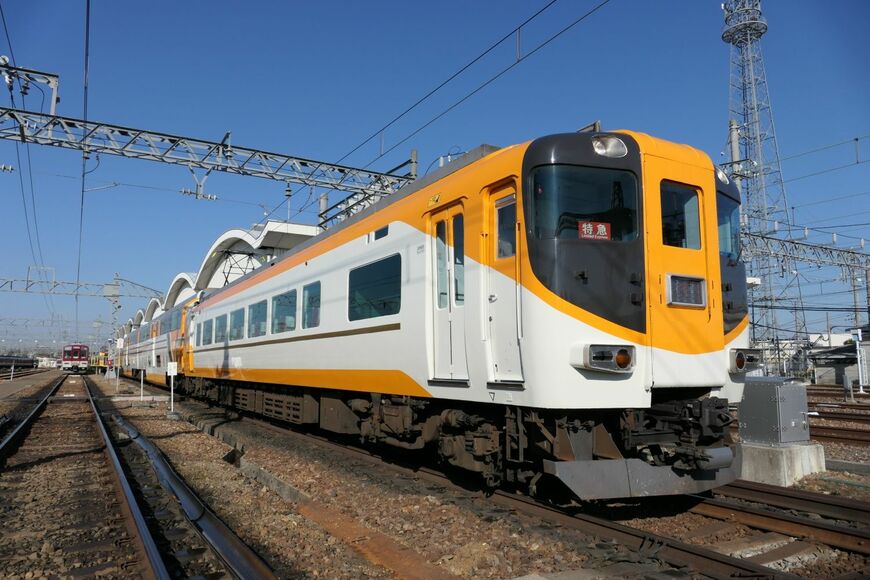 近鉄　ビスタカー　30000系　外観