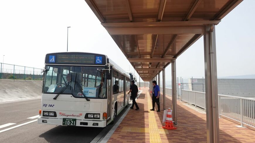 夢洲桟橋に到着したシャトルバス