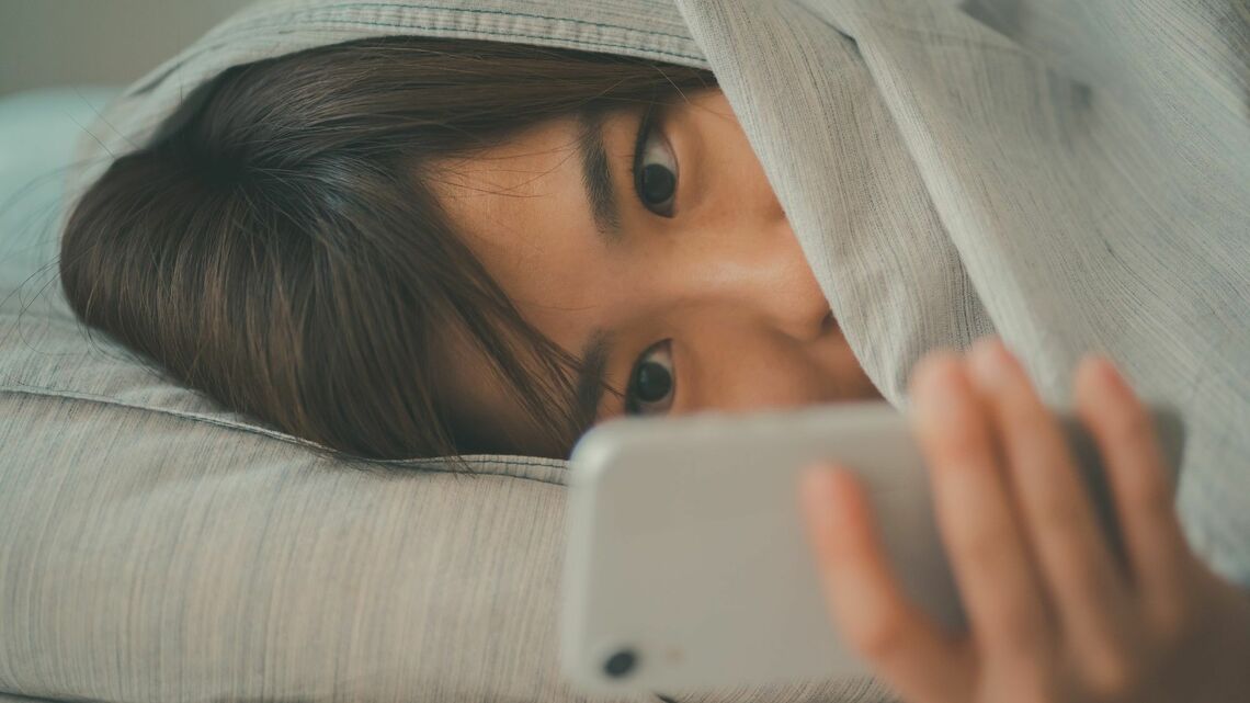 SNSによって人々は以前よりストレスを感じ、「本当の自分」がわからなくなってしまいます（写真：mits／PIXTA）