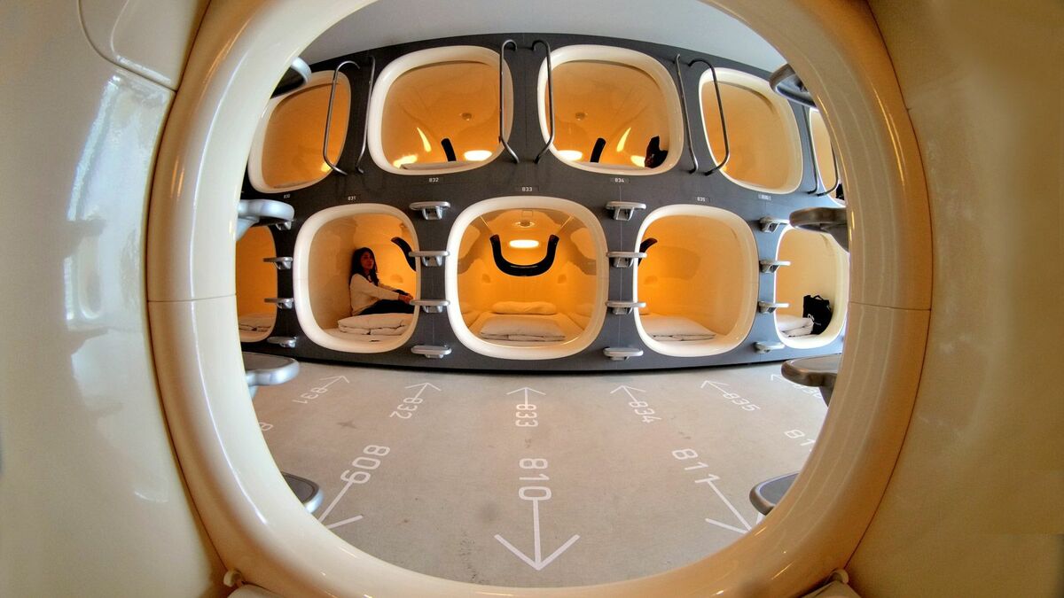 50代女性が進化系カプセルホテルで実感！｢自分のために眠る｣贅沢《大人のソロ活ノート第1回》 | ライフ | 東洋経済オンライン