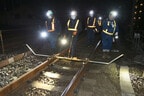 列車と接触する場所に旧レールや資材がないか、