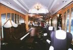 「夢空間」のラウンジカー車内