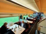 ドイツから乗り入れるICEの食堂車（筆者撮影）