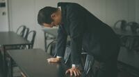 うつ休職7回の57歳に｢退職｣を促した人事の苦悩　"優しすぎる制度"が奪った30年のキャリアと会議室に響く男の涙