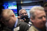 ニューヨークダウ続落､1万8011ドルで終了 ドル高や企業業績への警戒感消えず