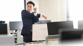 ｢座りっぱなし疲労｣を撃退！　省スペースで何回でもOK！　1回30秒の｢ベロ体操｣で全身をスッキリとリセット
