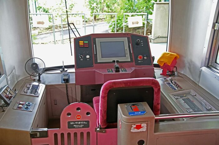 40形の運転台。シンプルながら、先進的なスタイル