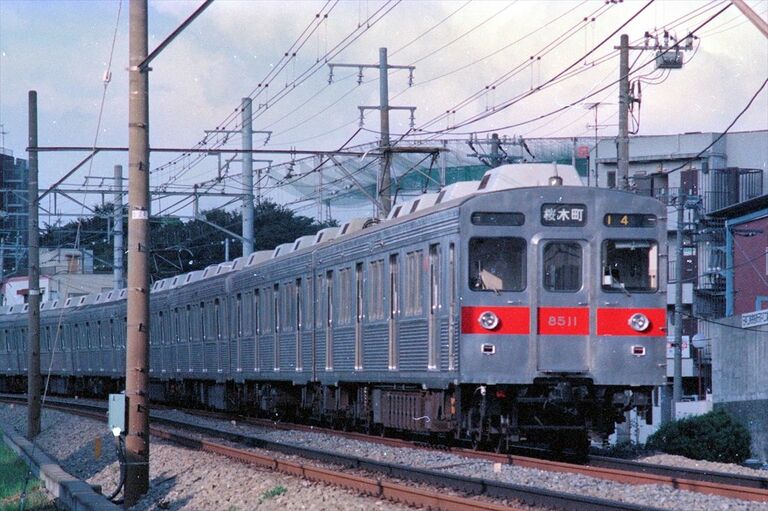 画像 | 東急線､懐かしい｢ギラギラのステンレス車｣時代 緑の旧型車が