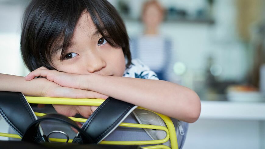 この10年で小中学校の不登校者数は1.6倍に増えた。コロナの影響によるストレスもあり、心身症を発症するリスクは高まっている（写真：Fast&Slow／PIXTA）