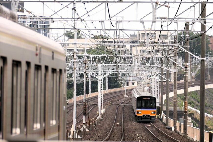 池袋方面から「川越特急」がやってきた（記者撮影）